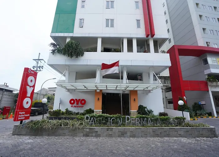 Vaccinated Staff - OYO Flagship 2261 Pp Properti Pavilion Permata Surabaya