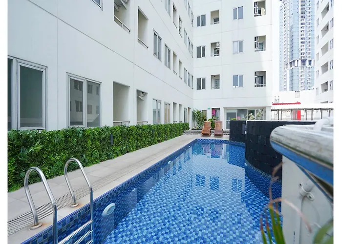 Vaccinated Staff - OYO Flagship 2261 Pp Properti Pavilion Permata Surabaya